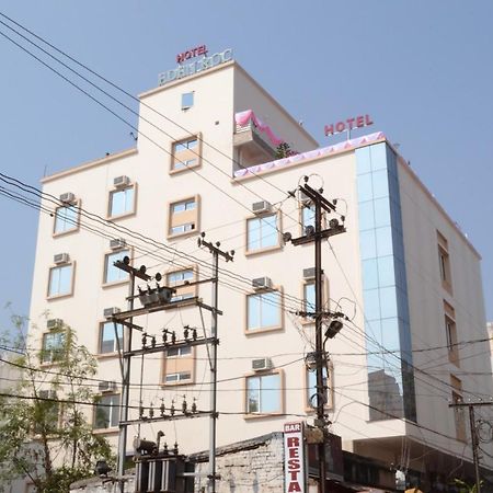 Hotel Eden Roc บูบันเนสชวาร์ ภายนอก รูปภาพ