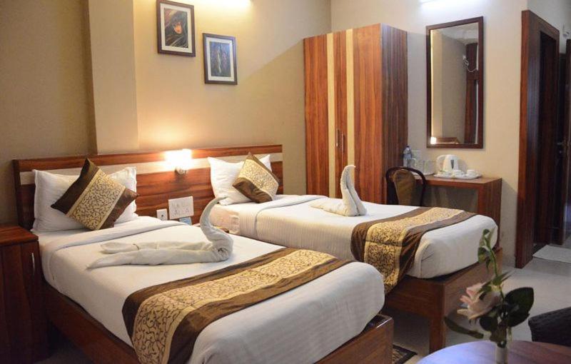 Hotel Eden Roc บูบันเนสชวาร์ ภายนอก รูปภาพ