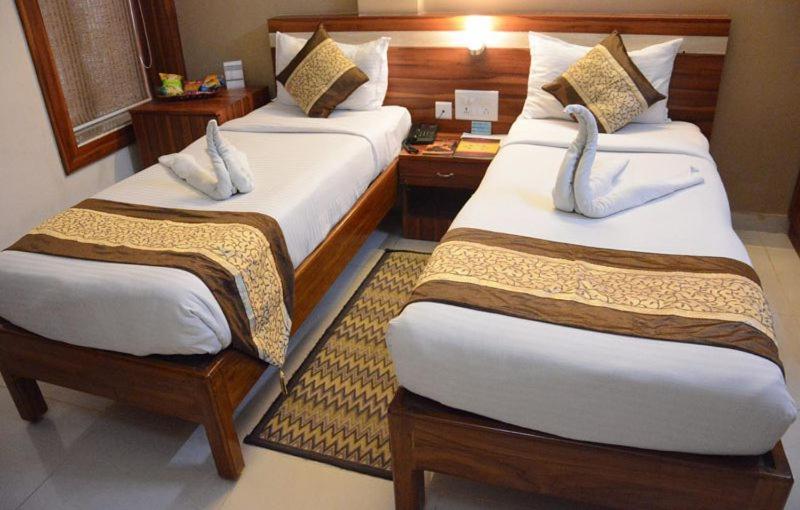 Hotel Eden Roc บูบันเนสชวาร์ ภายนอก รูปภาพ